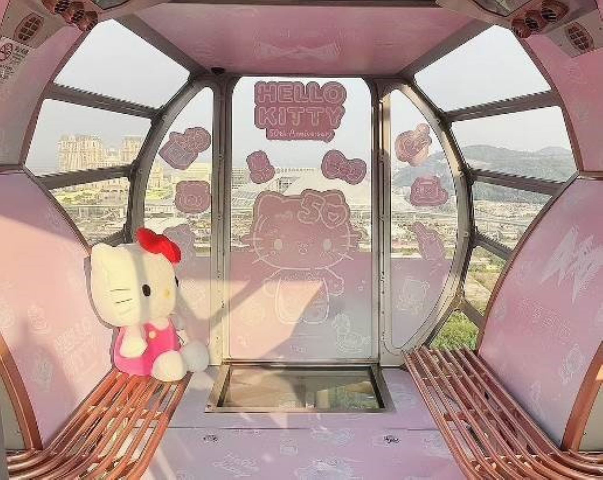 マカオ の Golden Reel Ferris Wheel Admission Tickets | Pelago